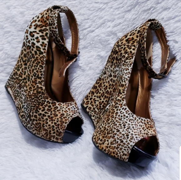 Luichiny Shoes - Leopard Baddie ankle strapped Wedge Heels💗🐆